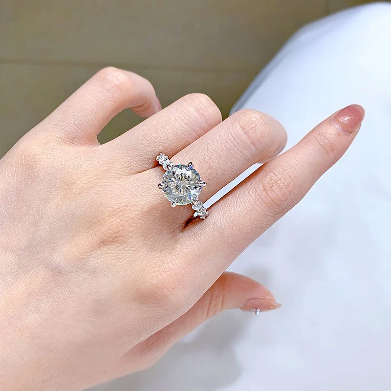 Six Prong Hearts & Arrows Cut Luxury Moissanite Ring - Image 3